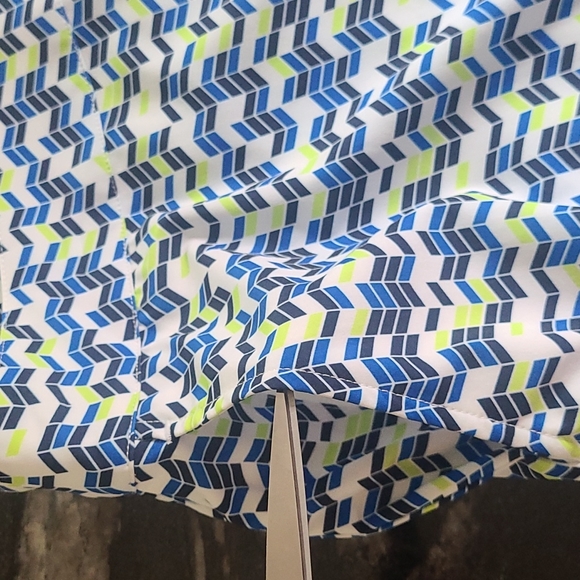 NWT IZOD Golf Skort. Size 14. Pockets  Blues/White/Lime Side Zip. UPF-15 - Picture 7 of 10